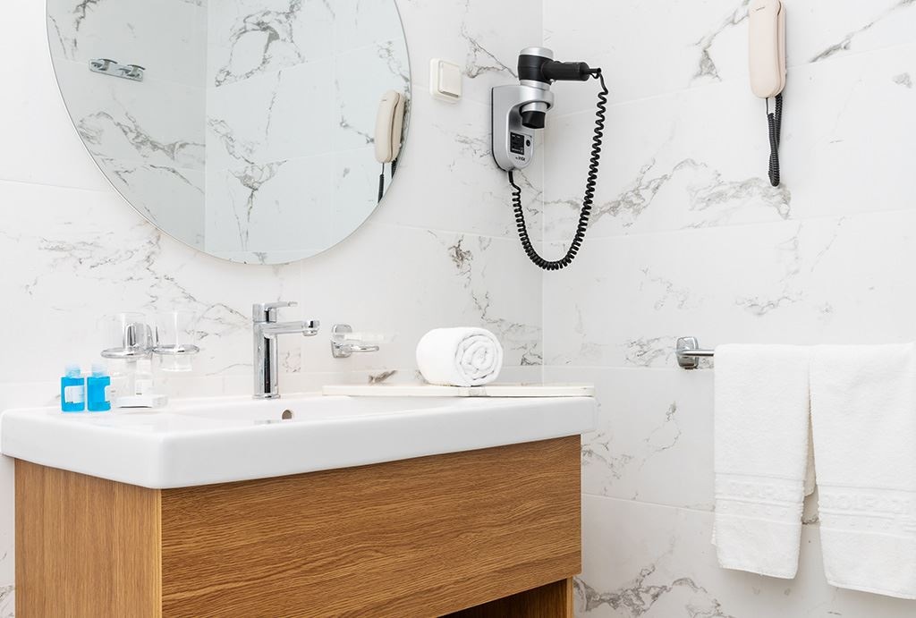 rooms-suite-junior-with-balcony-or-terrace