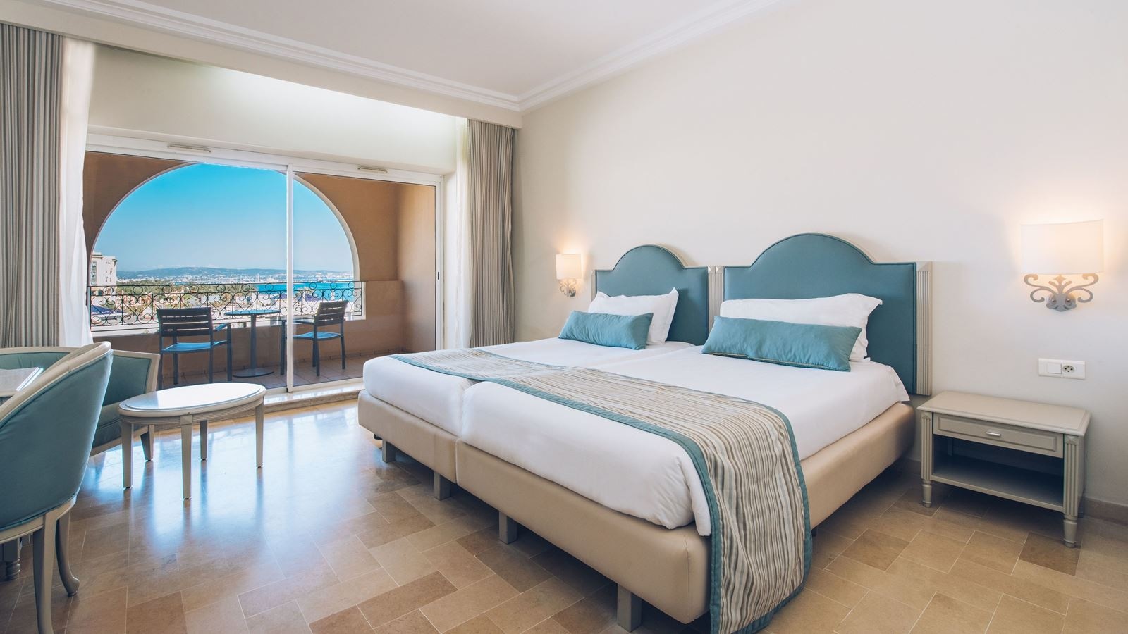 rooms-room-double-sideseaview