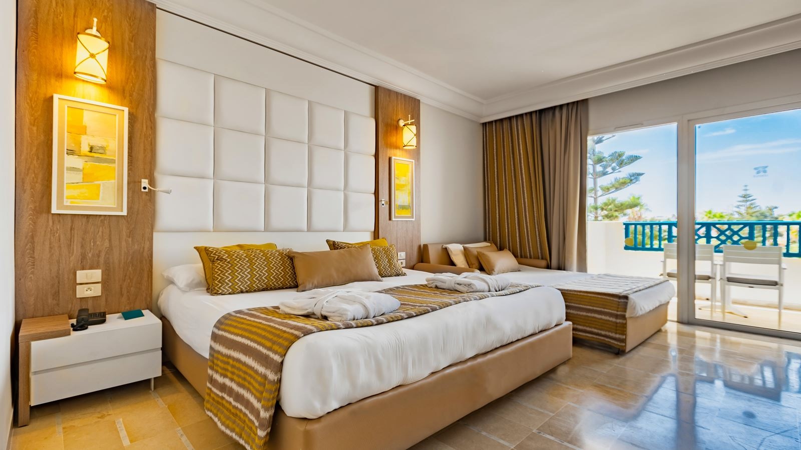 rooms-family-room-sea-view