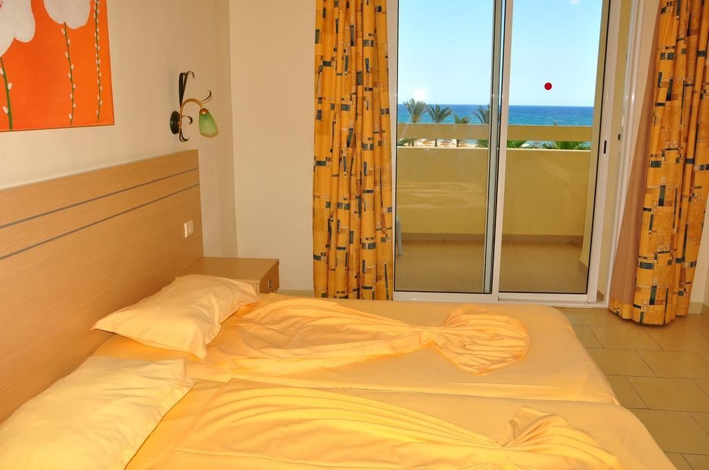 rooms-room-standard-seaview
