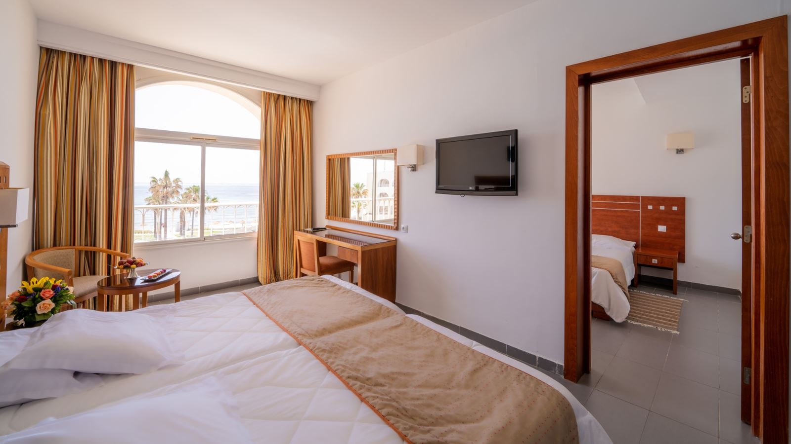 rooms-family-room-sea-view