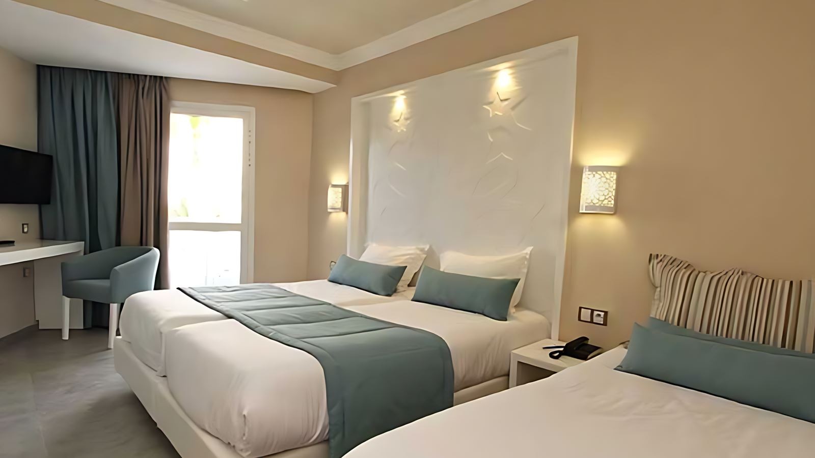 rooms-room-standard-triple-side-sea-view
