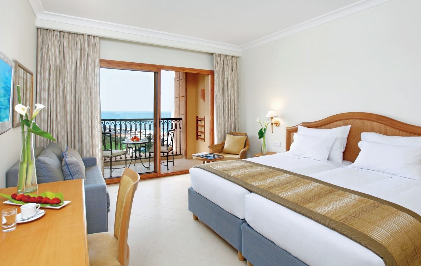 rooms-classic-room-side-sea-view