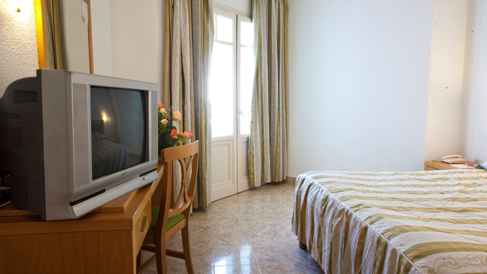 rooms-standard-room-single-balcony-or-terrace