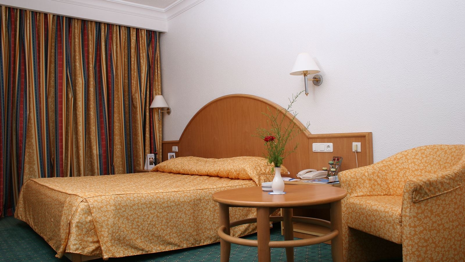 rooms-room-standard-balcony-or-terrace