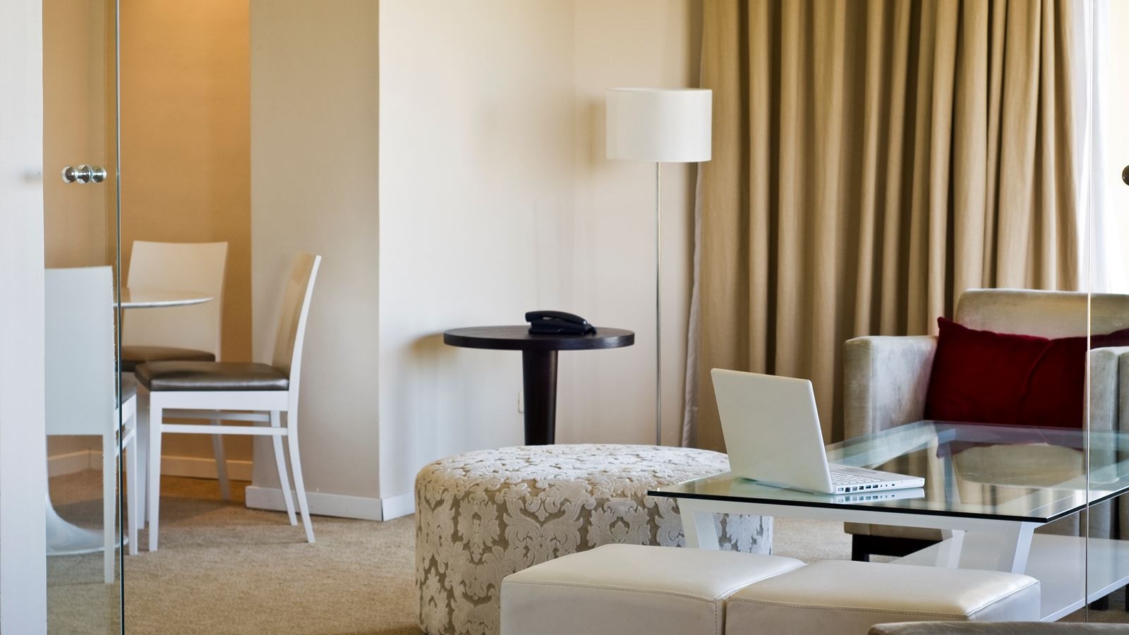 rooms-executive-suite-with-balcony-or-terrace