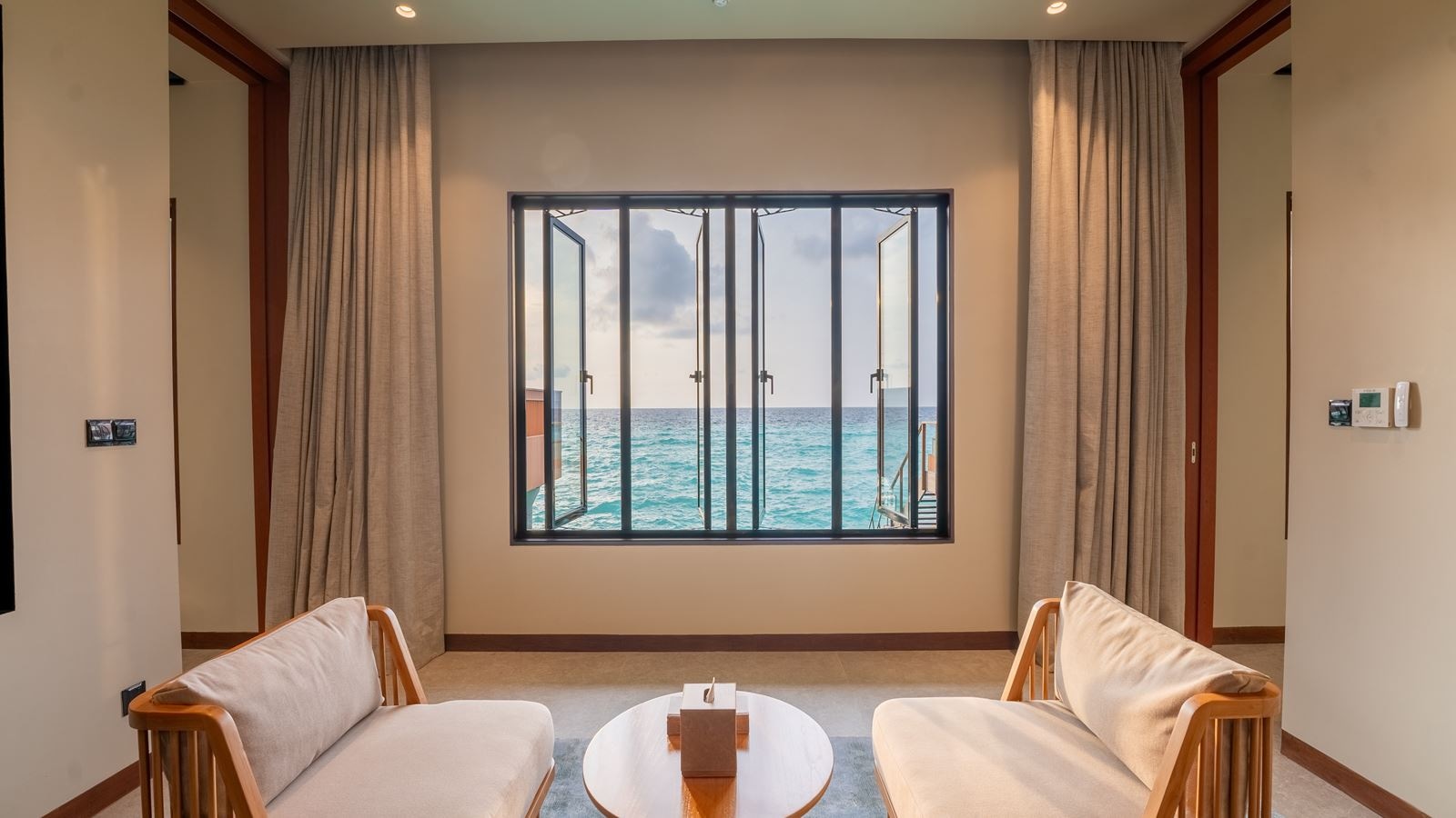 rooms-ocean-pool-villa