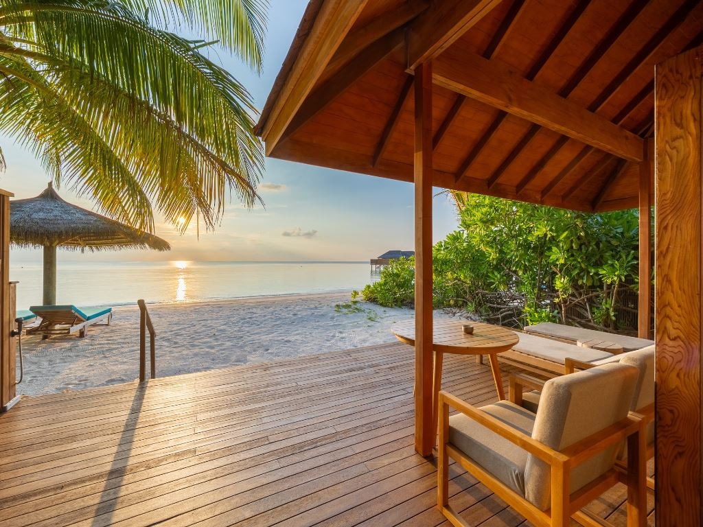 rooms-sunset-jacuzzi-beach-villa