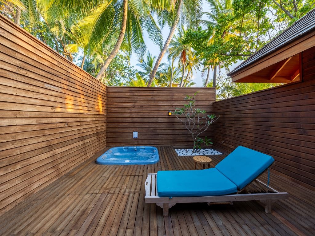 rooms-sunset-jacuzzi-beach-villa