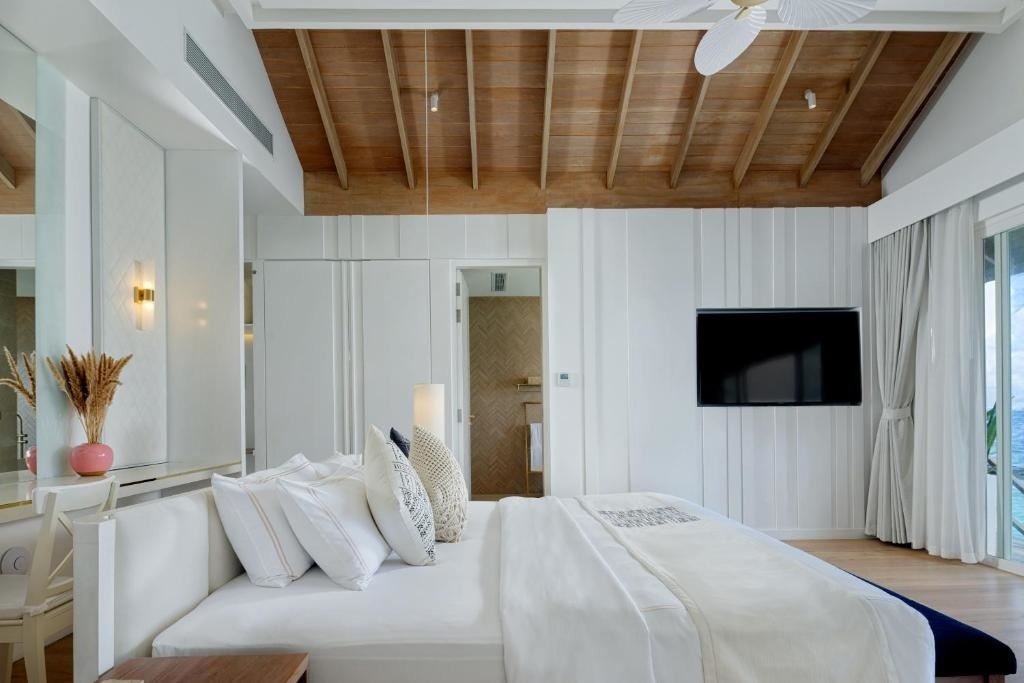 rooms-sunset-water-villa