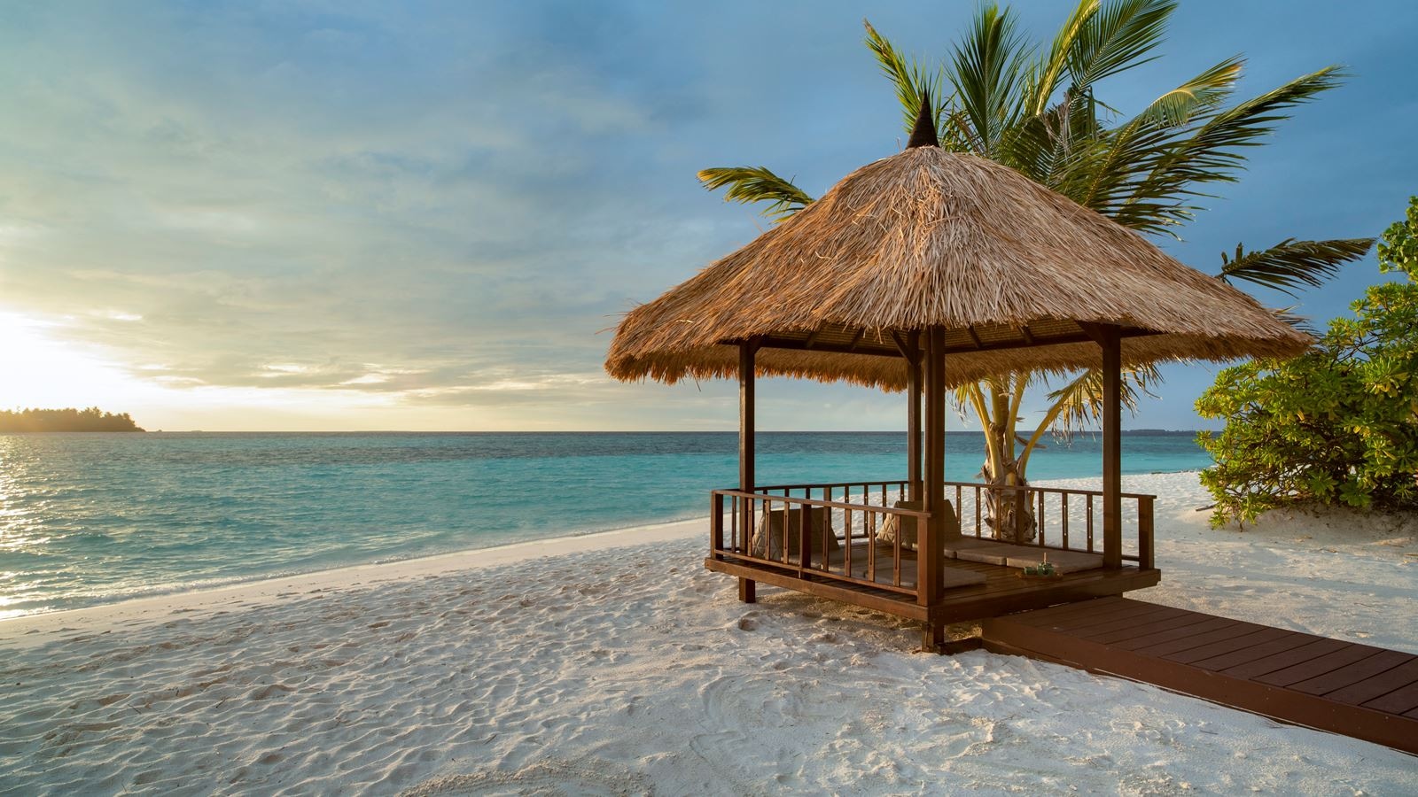 rooms-grand-beachfront-pool-villa