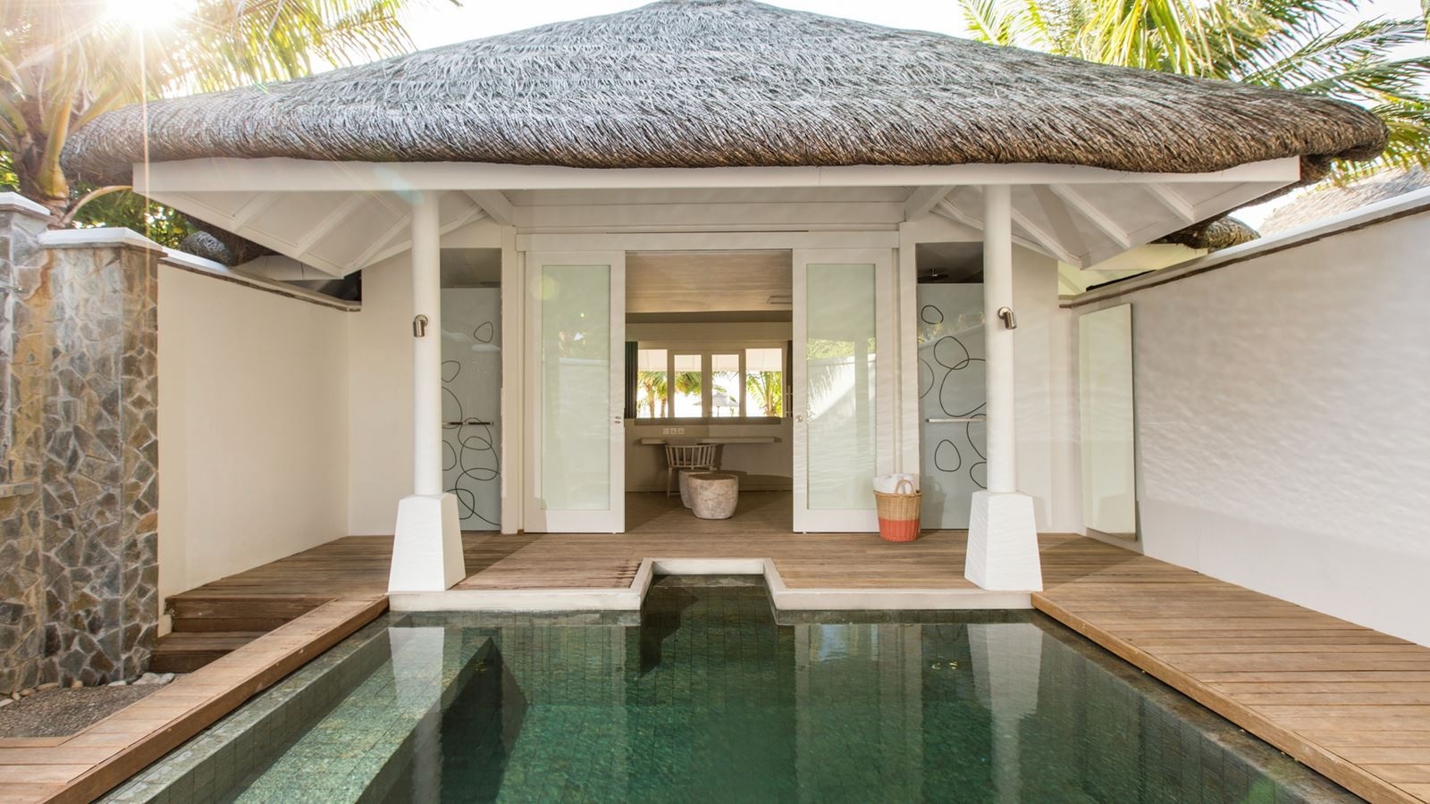 rooms-beach-pool-villa