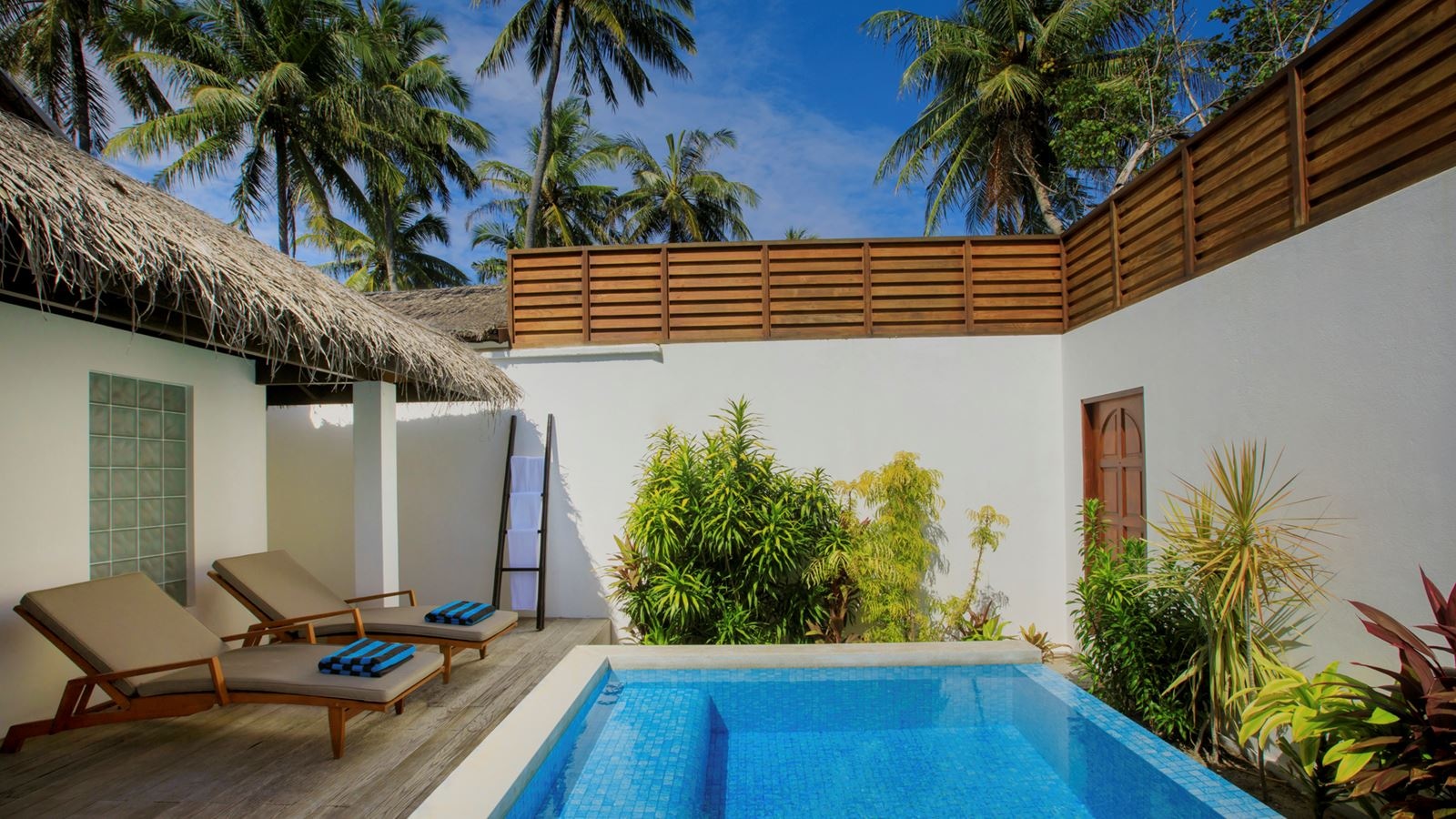 rooms-deluxe-villa-with-pool