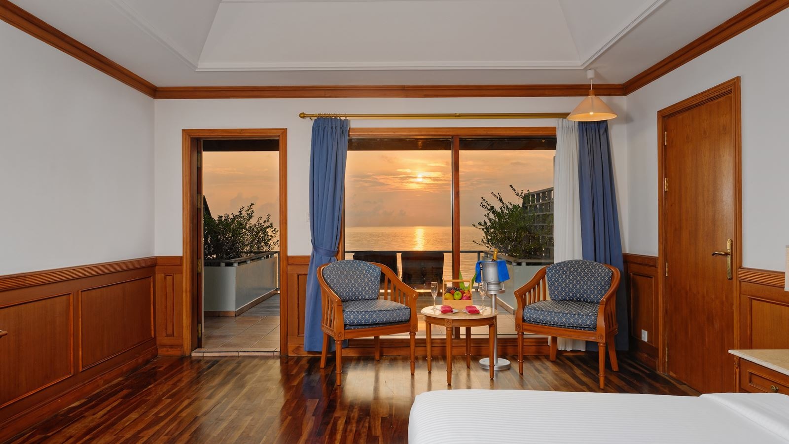 rooms-sunset-water-villa