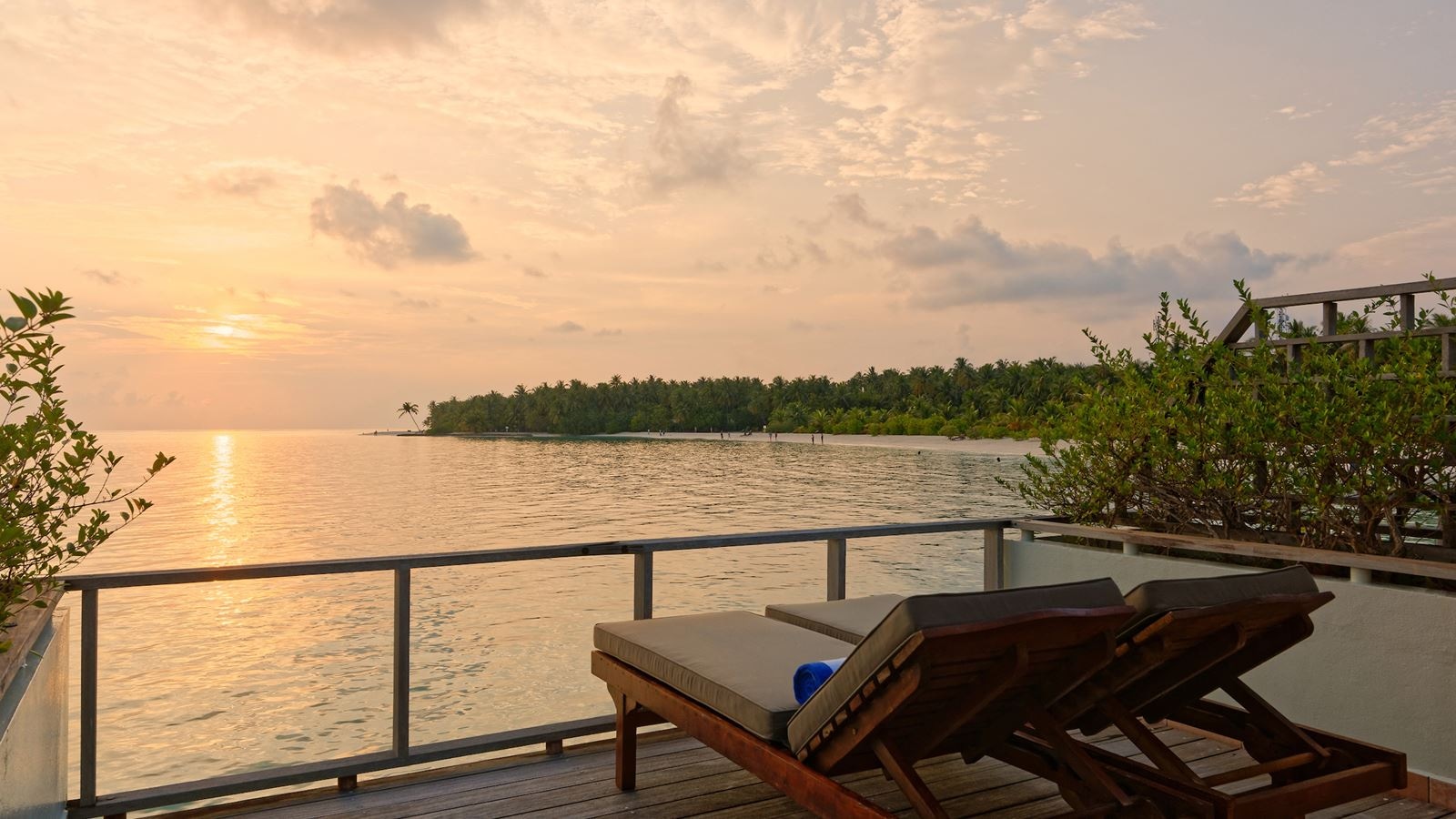 rooms-sunset-water-villa
