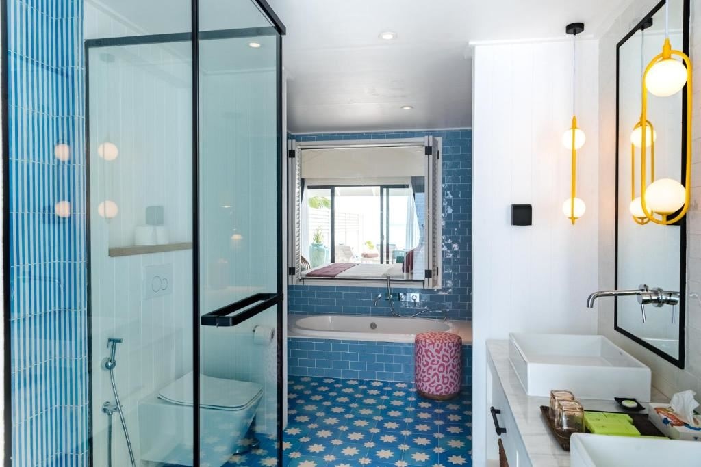 rooms-beach-villa-with-whirlpool