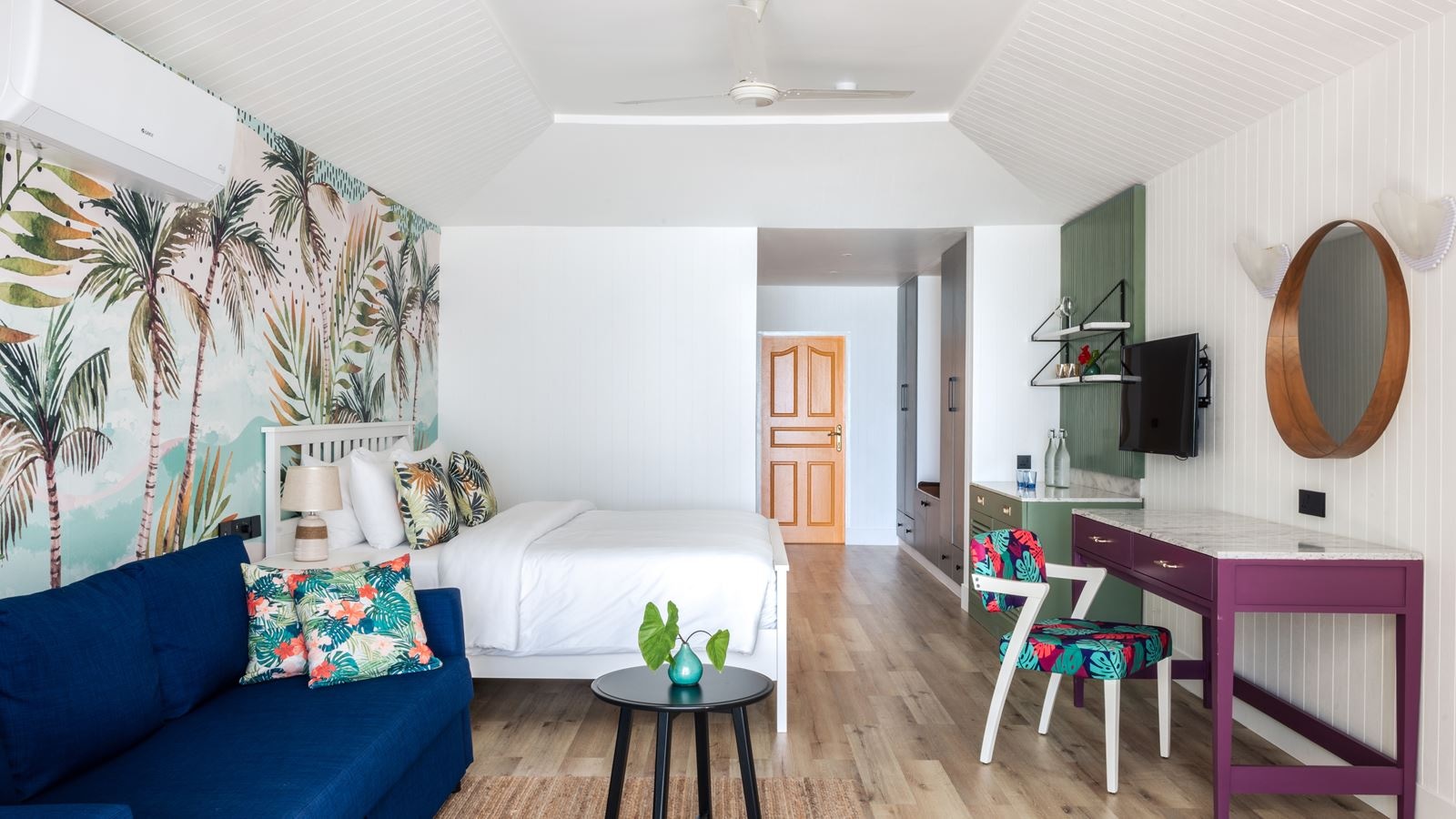 rooms-lagoon-beach-pool-villa