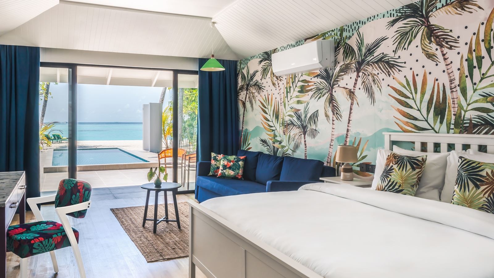 rooms-lagoon-beach-pool-villa