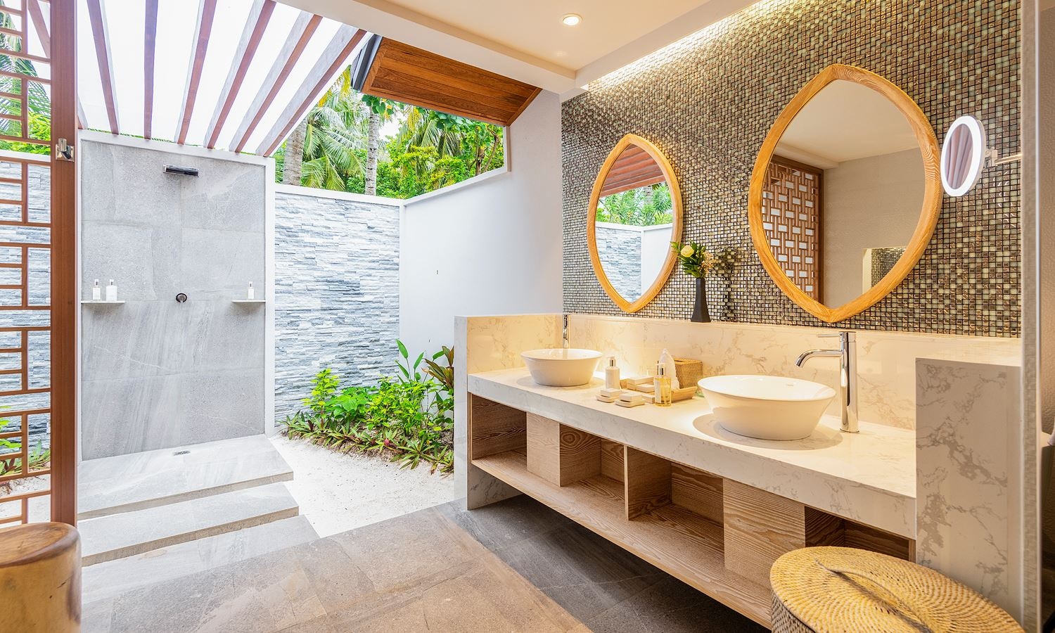 rooms-beach-suite-with-pool