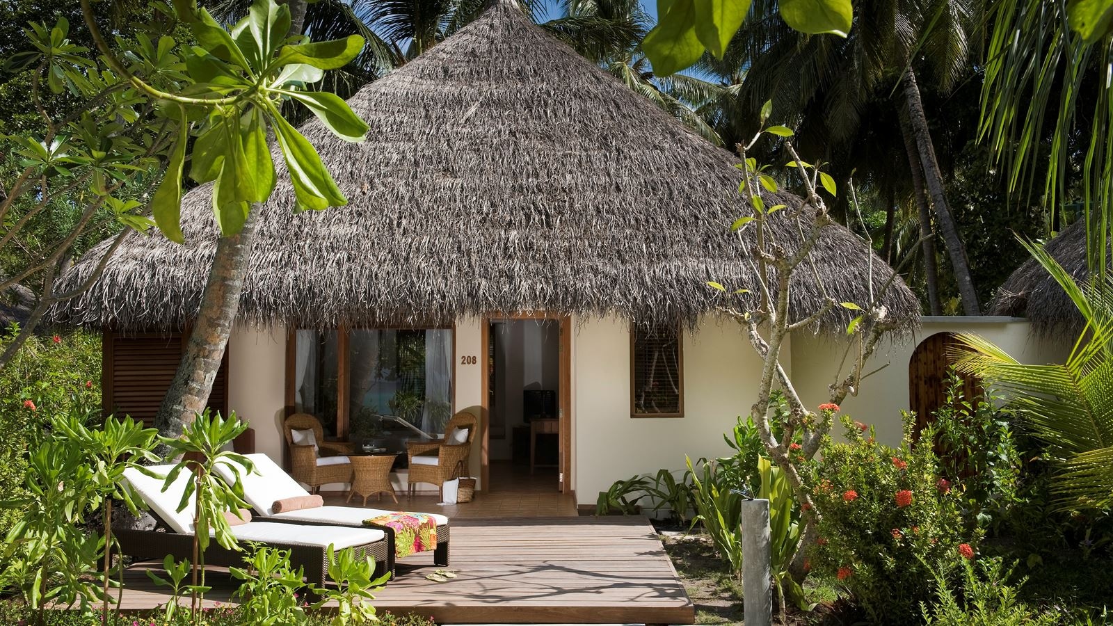 rooms-deluxe-beach-villa