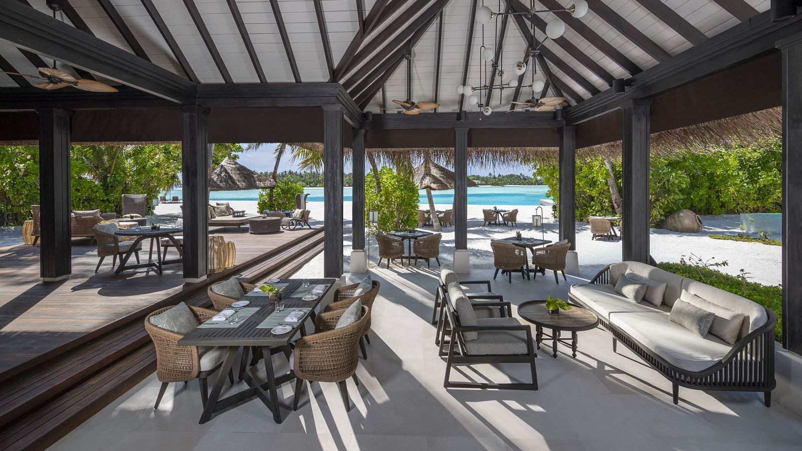 restaurants-the-living-room