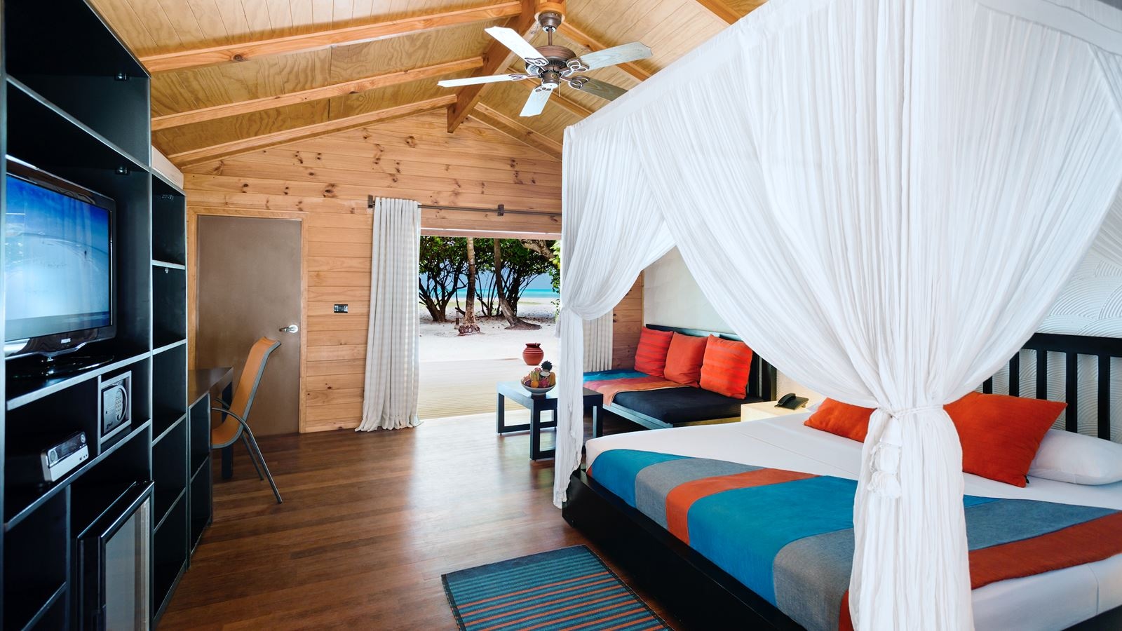 rooms-jacuzzi-beach-villa-18+-adults-only