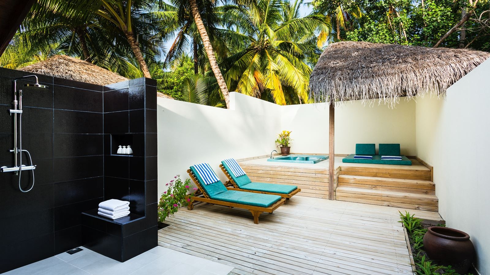 rooms-jacuzzi-beach-villa-18+-adults-only