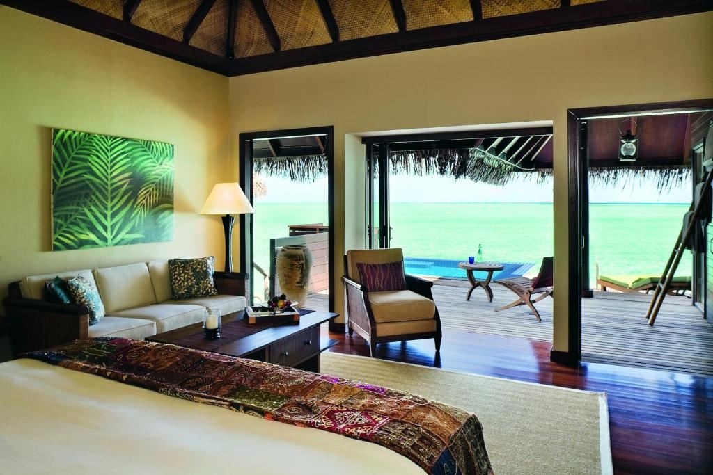 rooms-deluxe-lagoon-villa-with-pool
