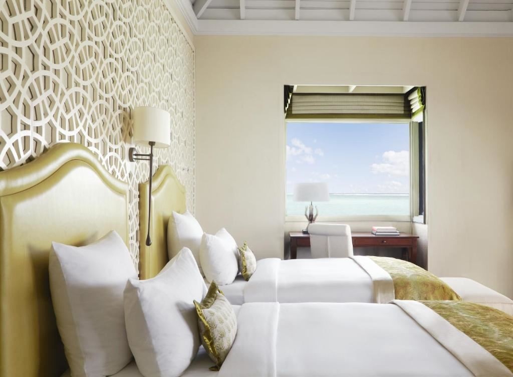 rooms-the-rehendi-presidential-overwater-suite-with-pool