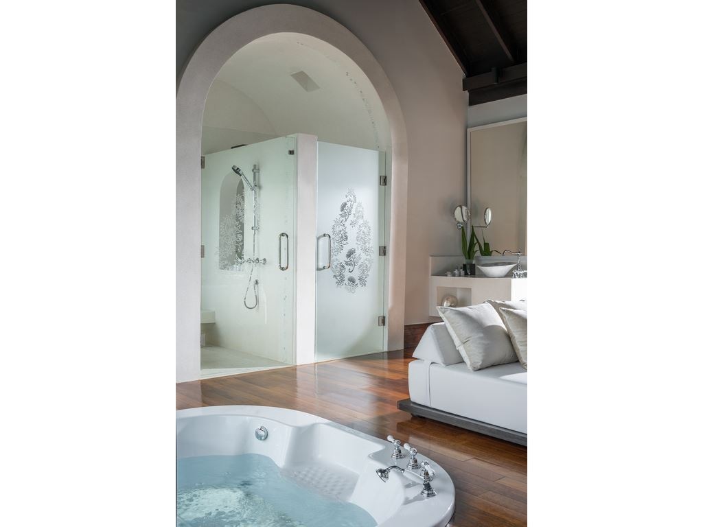 rooms-over-water-pool-villa