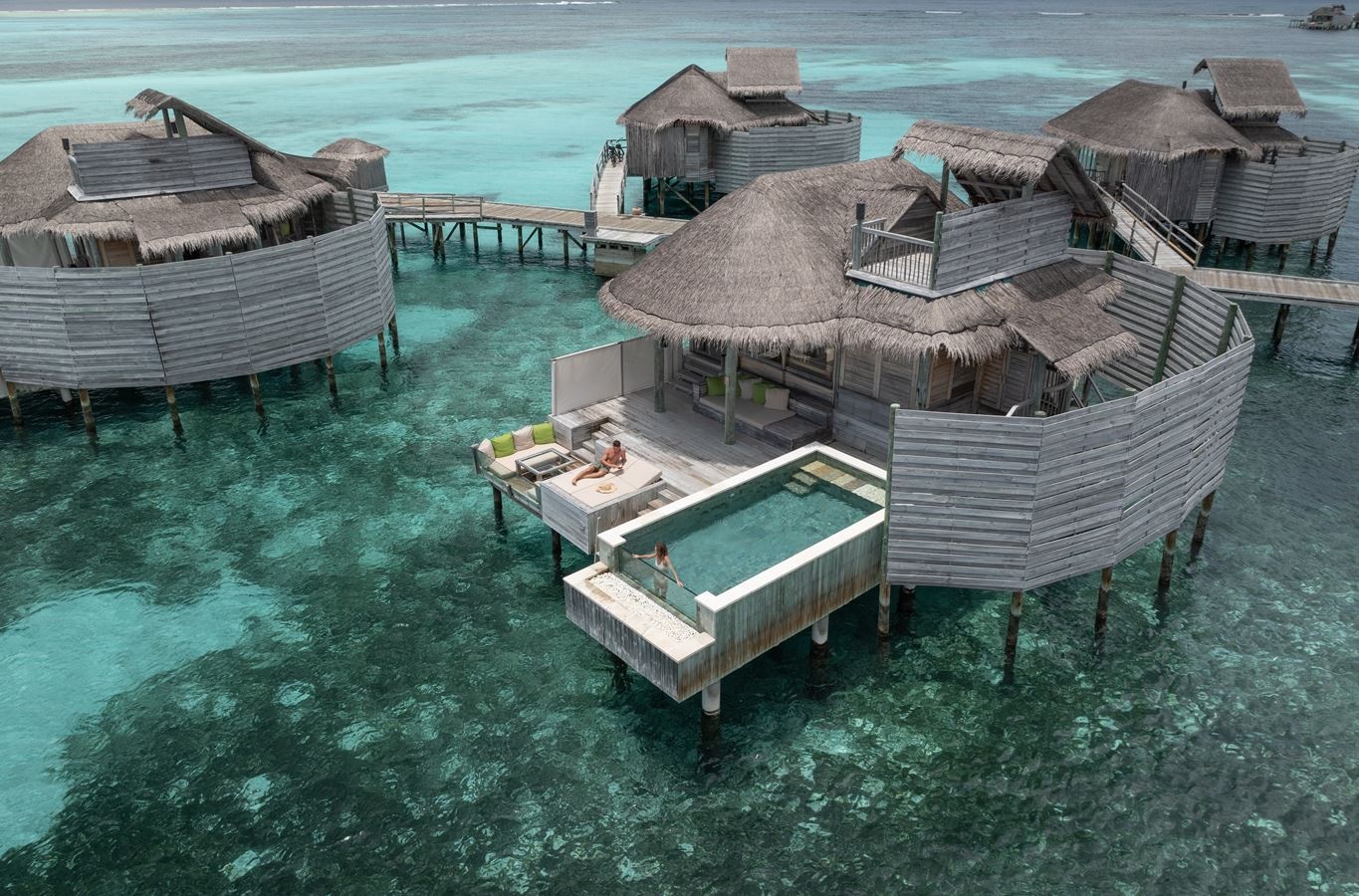 rooms-laamu-water-villa