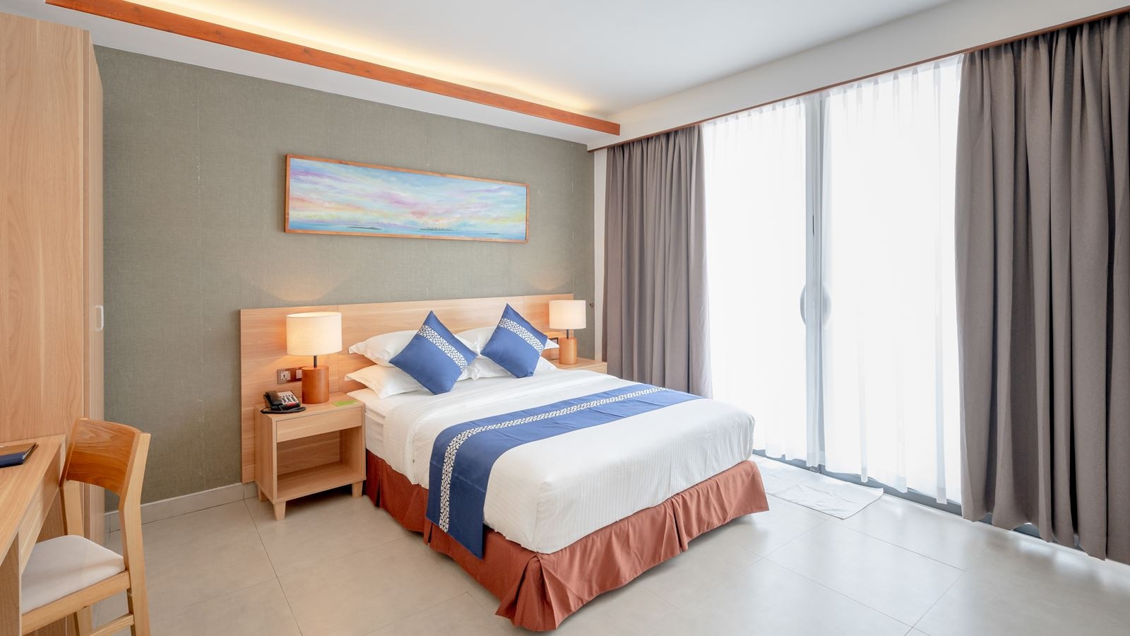 rooms-deluxe-room-island-view-with-balcony