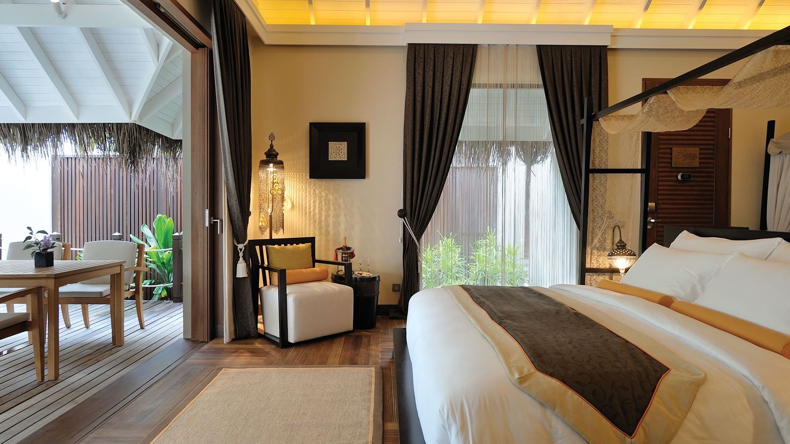 rooms-beach-suite-with-pool