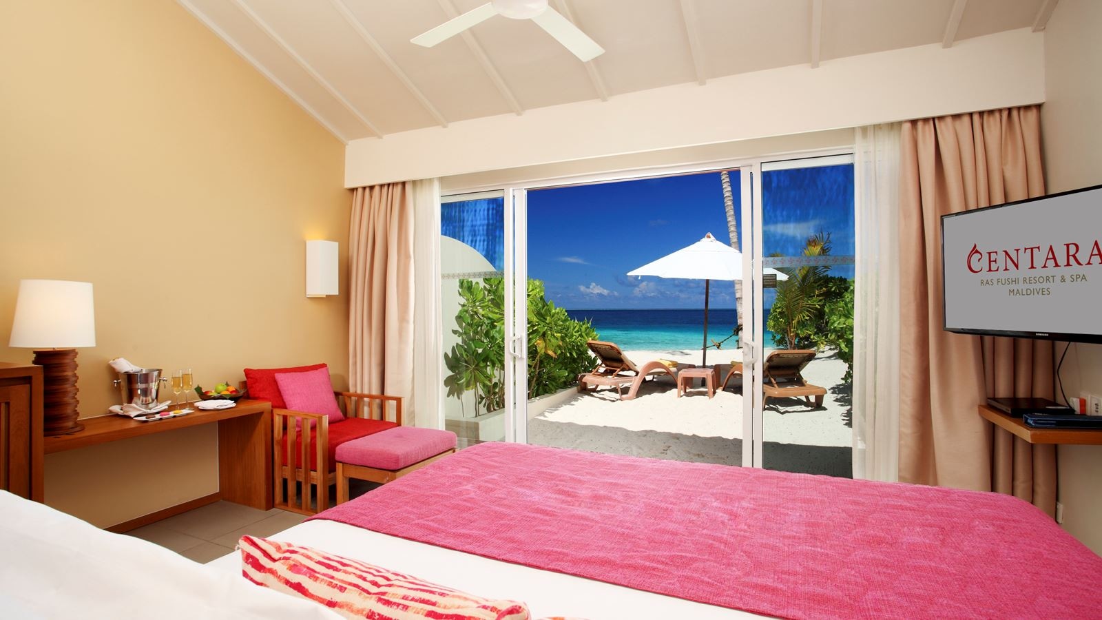 rooms-lagoon-view-beach-villa