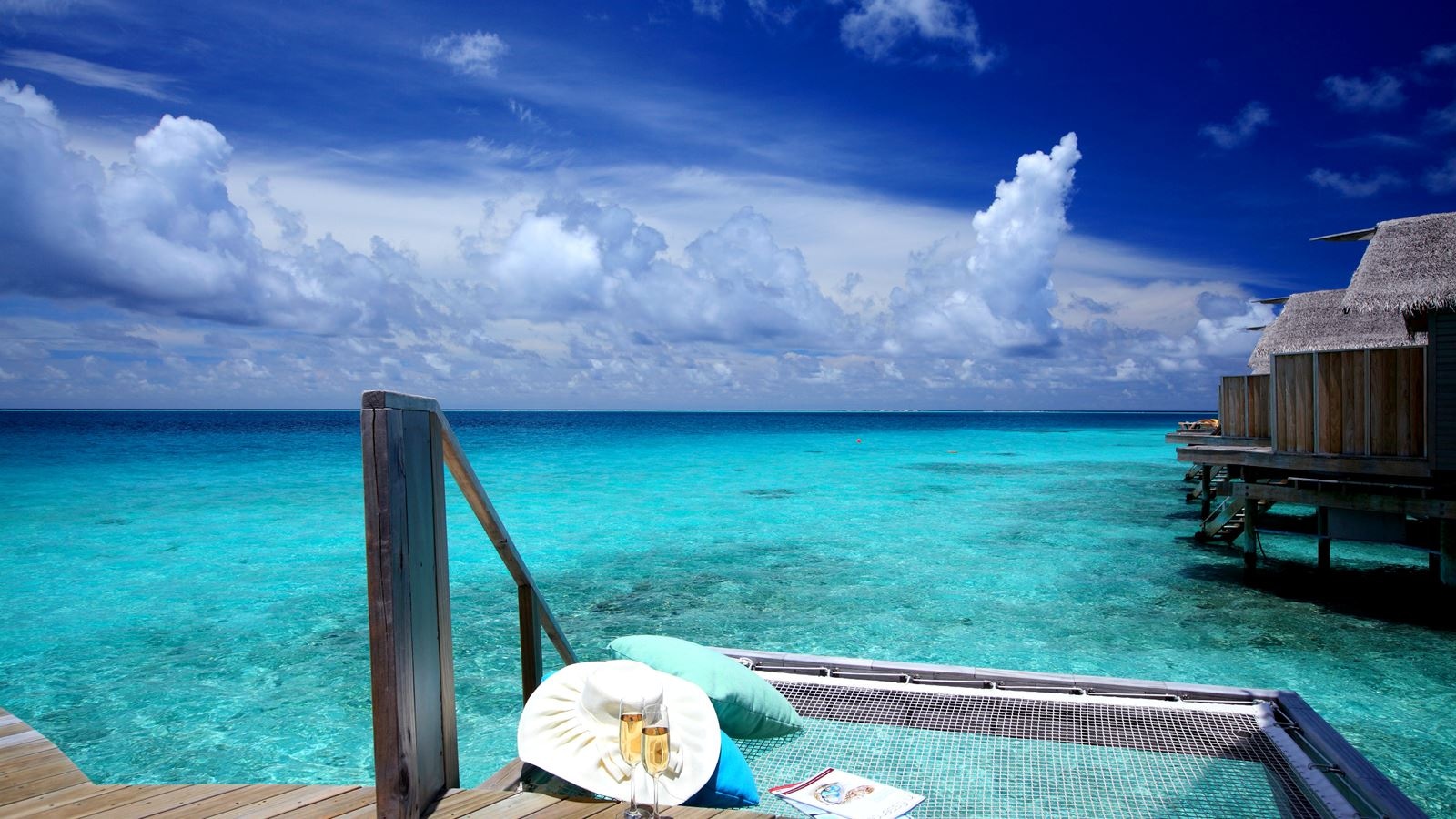 rooms-sunset-overwater-villa-with-swirl-pool