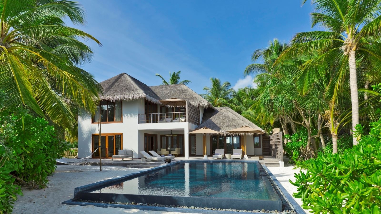 rooms-three-bedrooms-beach-pool-residence