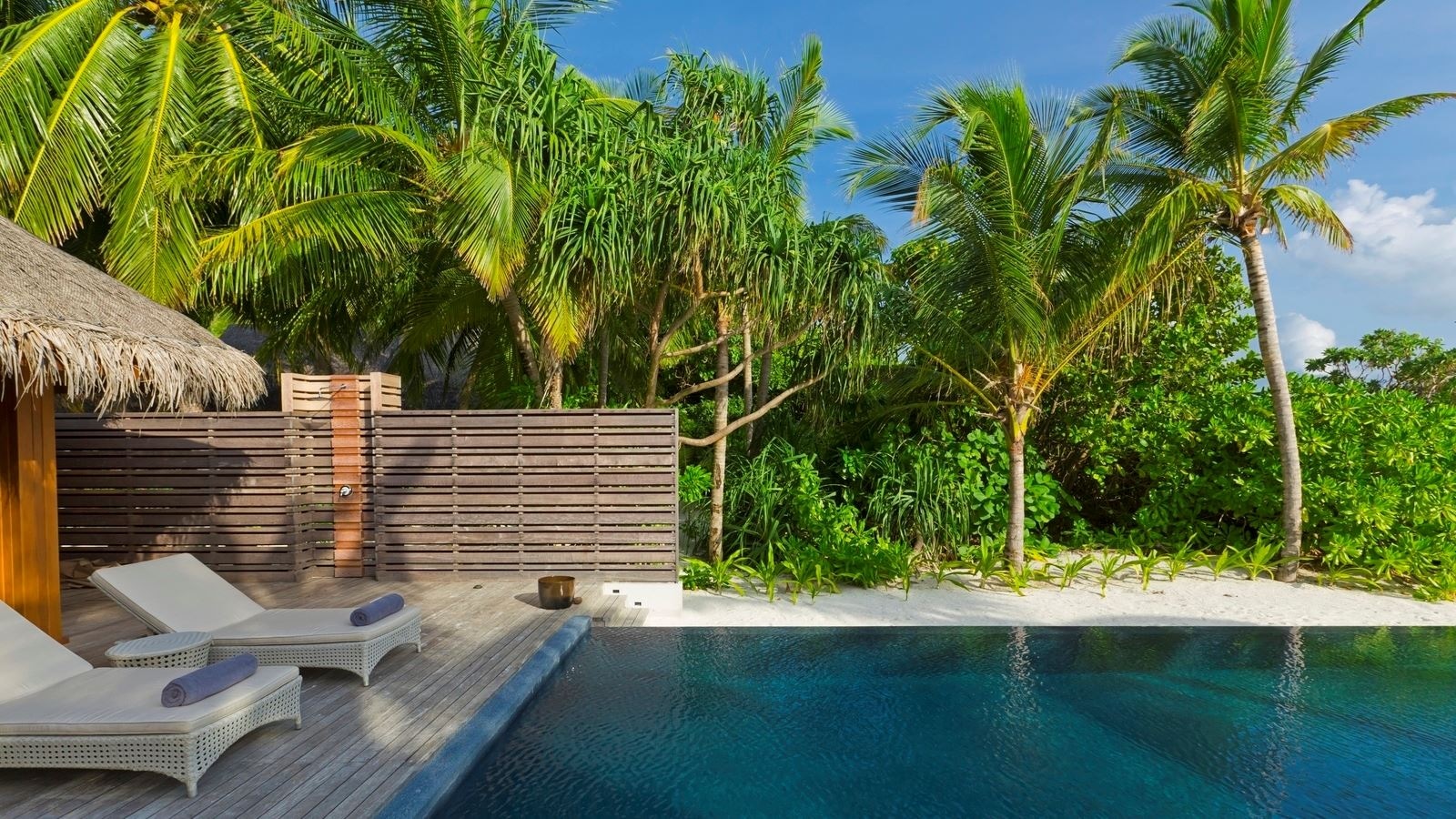 rooms-three-bedrooms-beach-pool-residence