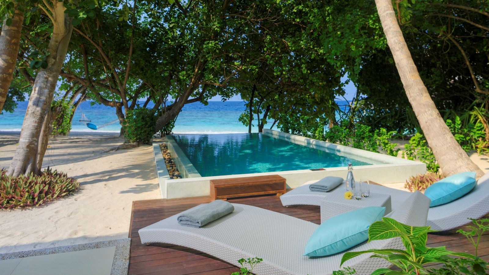 rooms-beachfront-pool-villa