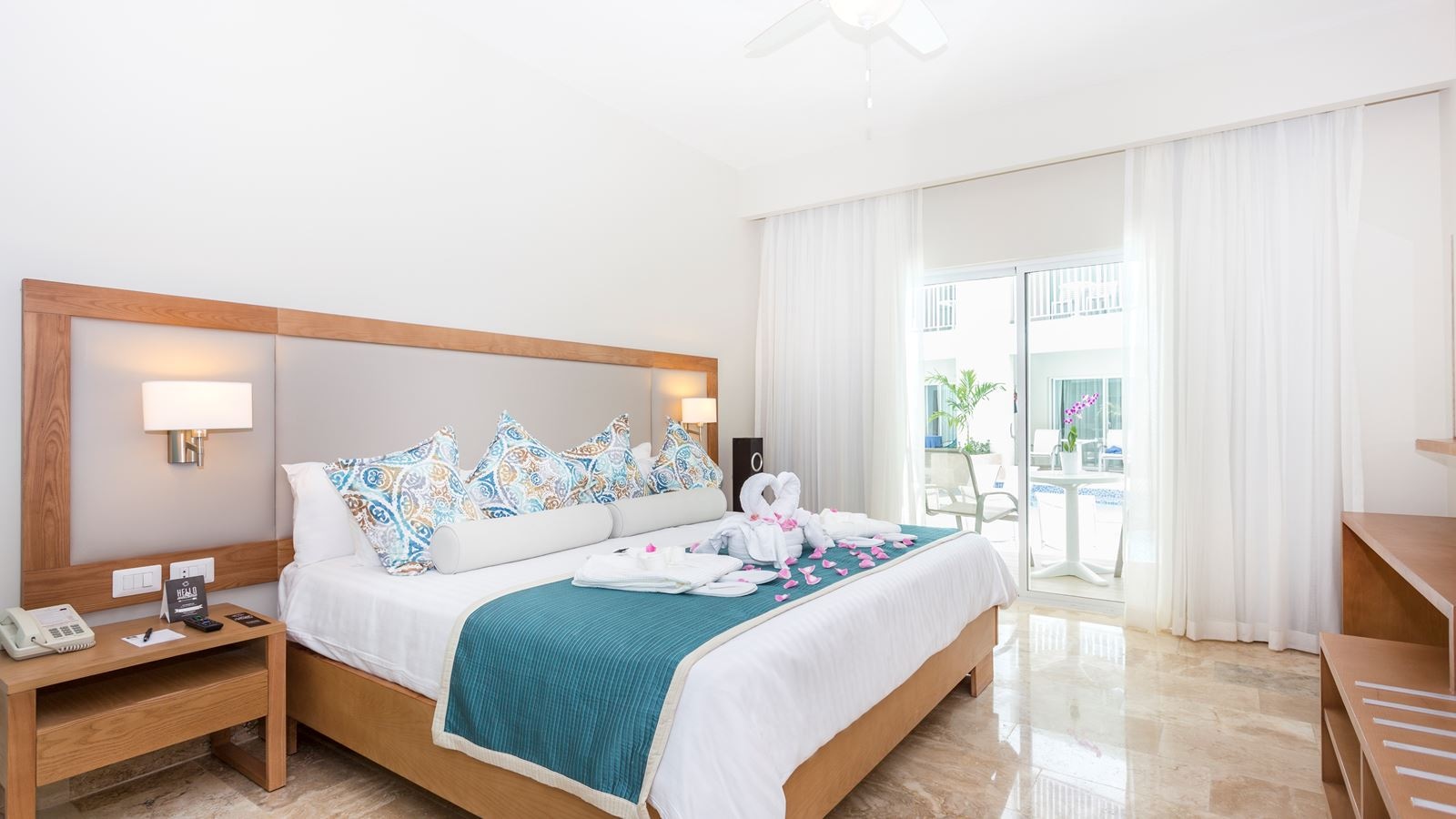 rooms-superior-deluxe-swim-up