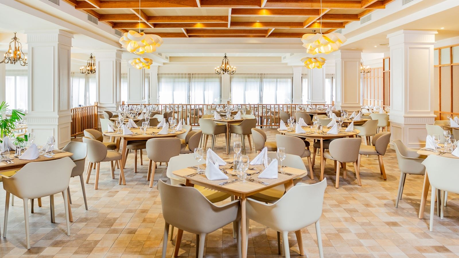 restaurants-nacar-main-restaurant