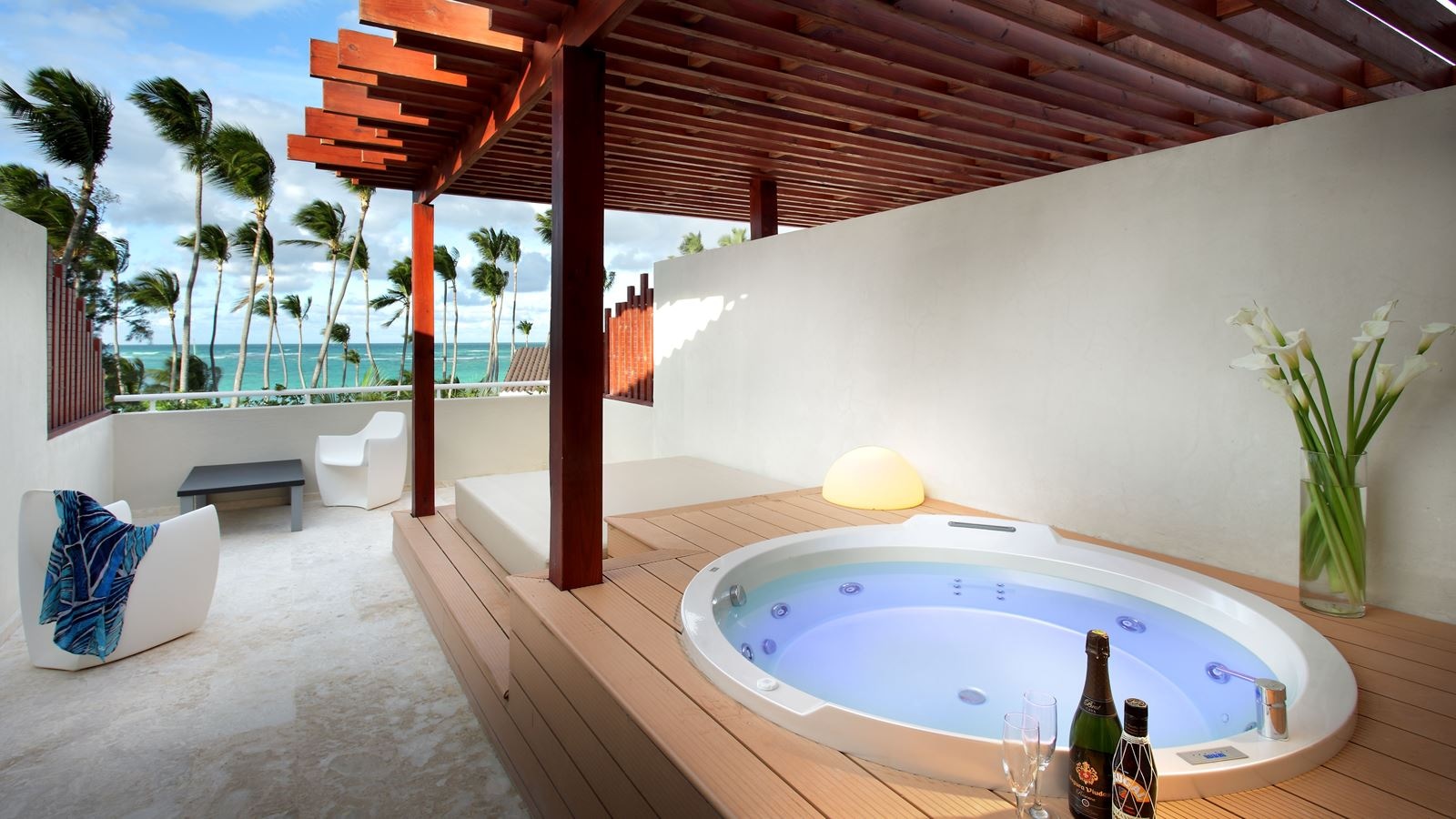 rooms-rooftop-jacuzzi-terrace-junior-suite