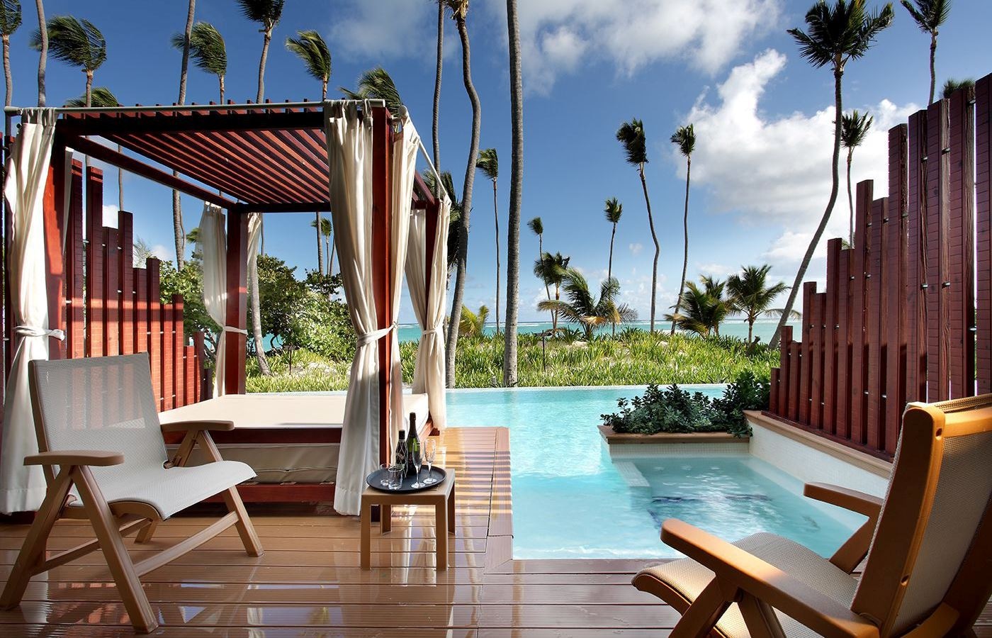 rooms-junior-suite-swim-up-ocean-view