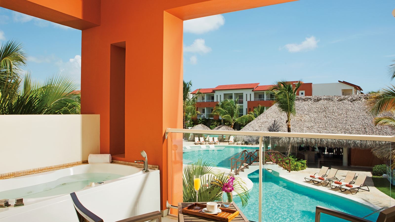 rooms-deluxe-pool-view