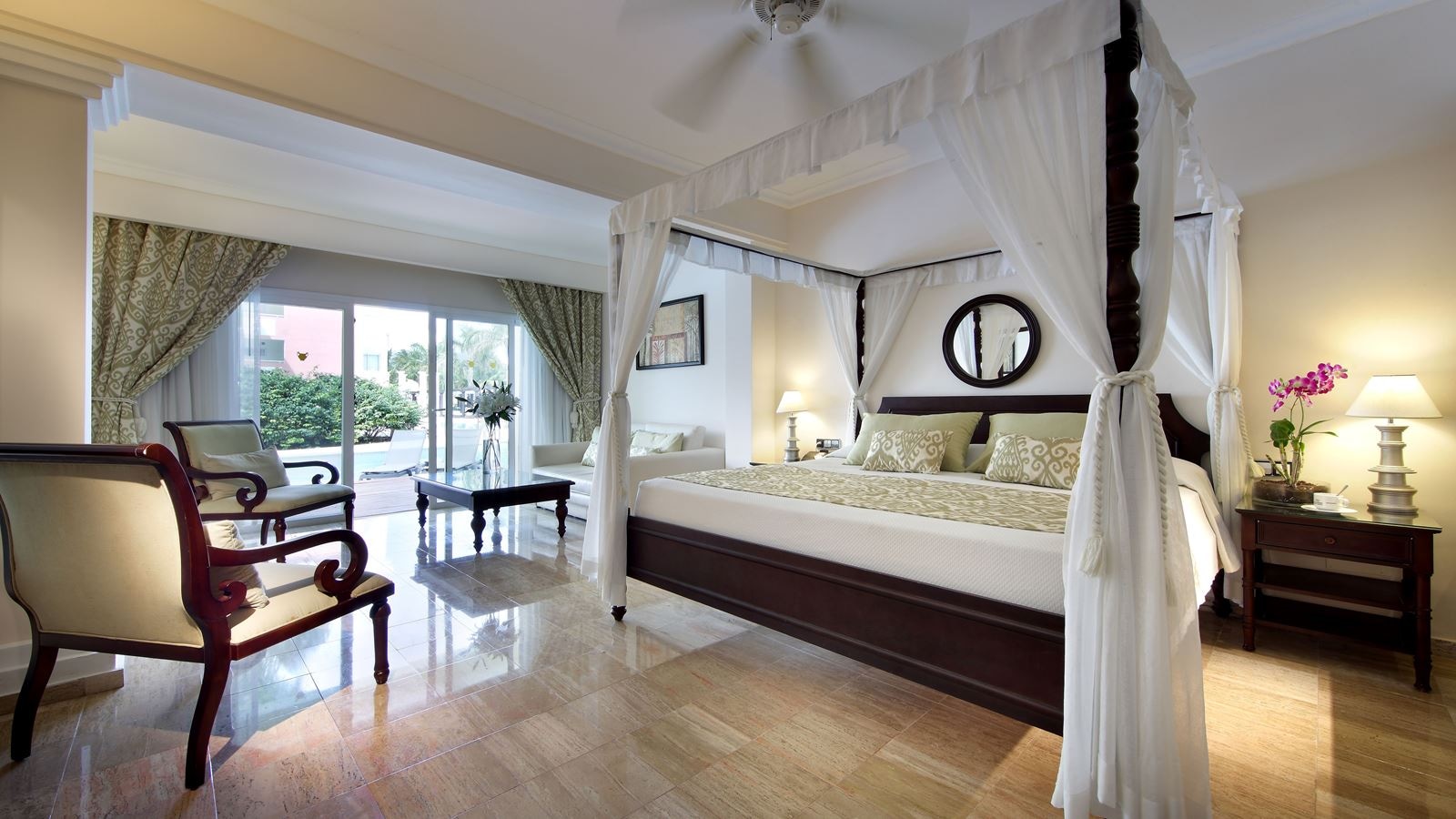 rooms-junior-suite-swim-up