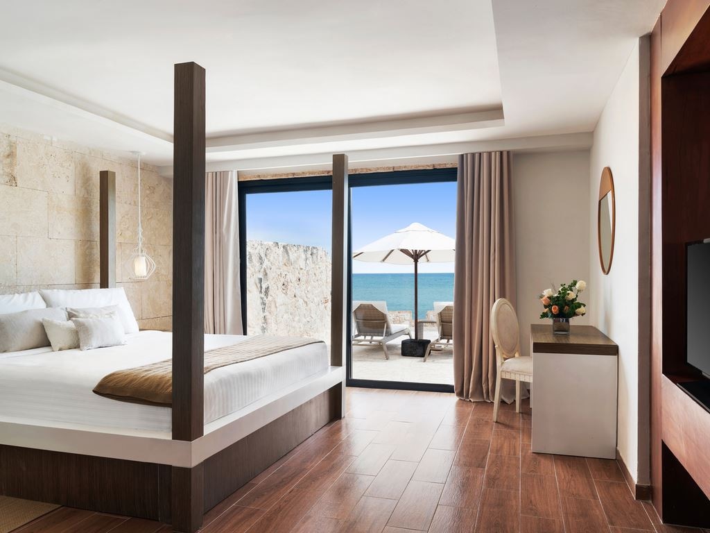 rooms-castle-honeymoon-suite-private-pool