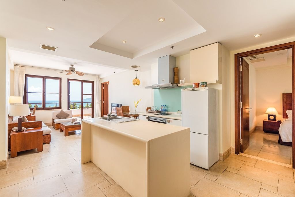 rooms-two-bedroom-suite-with-ocean-view-and-kitchen
