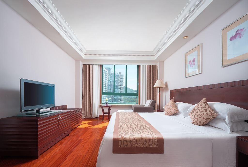 rooms-deluxe-king-room