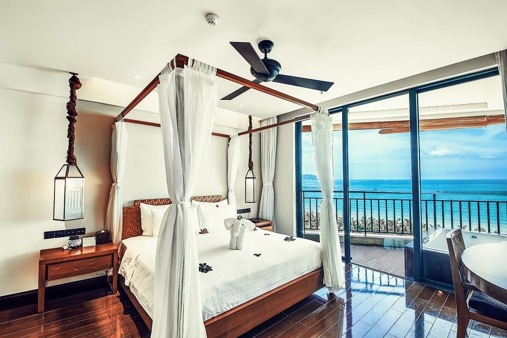 rooms-panoramic-ocean-view-suite