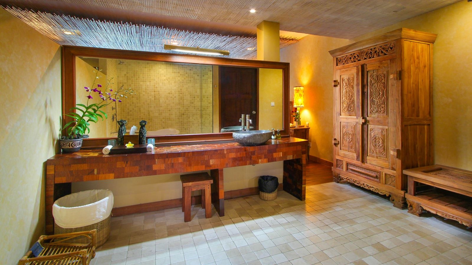 rooms-pool-view-suite