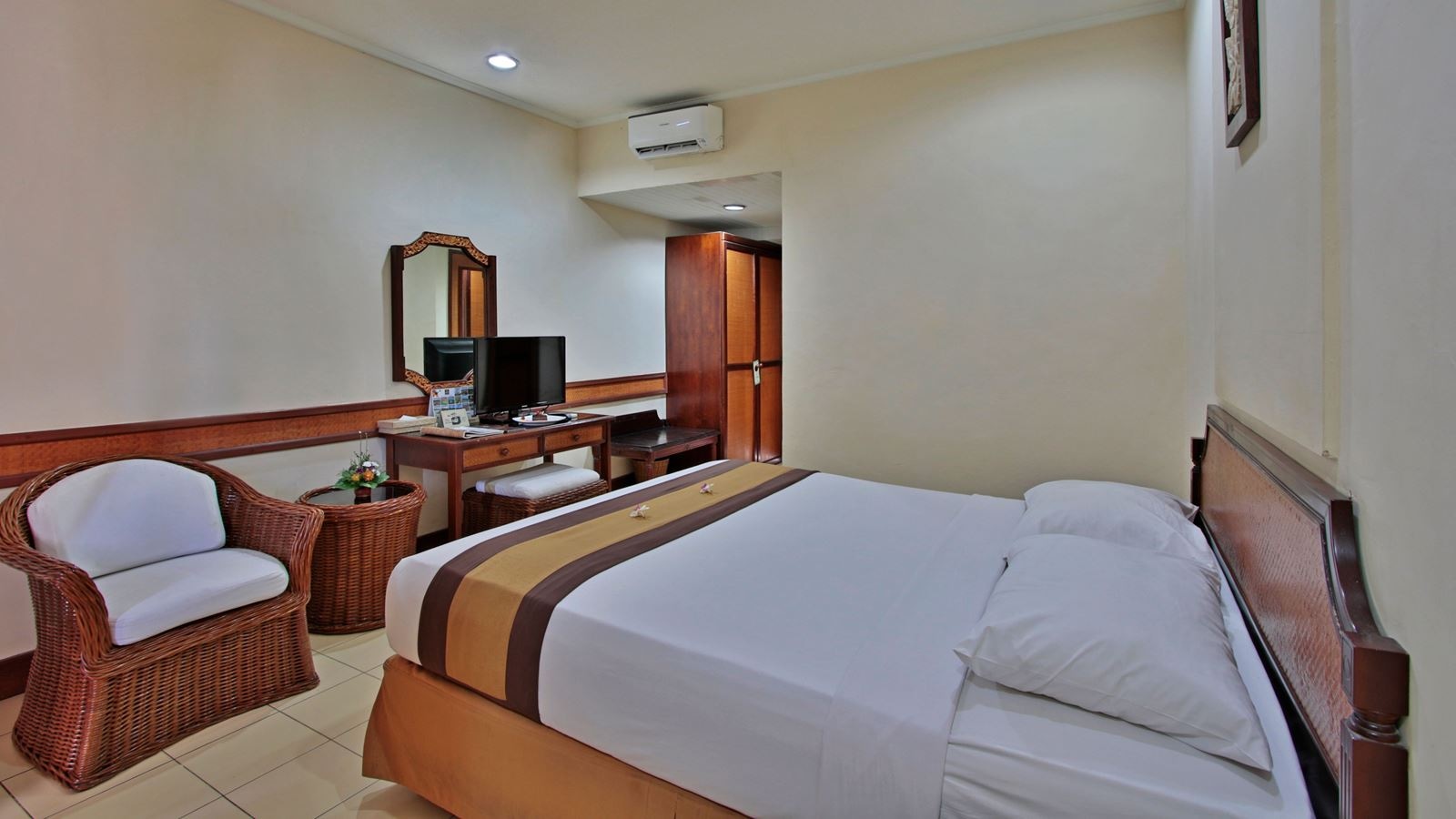 rooms-cottage-pool-view